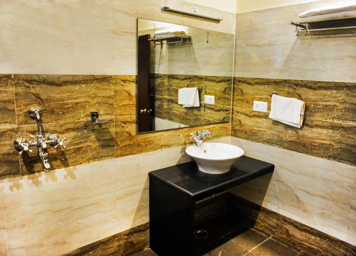 Raj Regency Hotel Jaipur Bagian luar foto