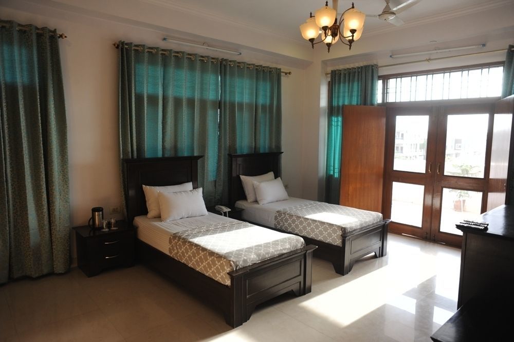 Raj Regency Hotel Jaipur Bagian luar foto