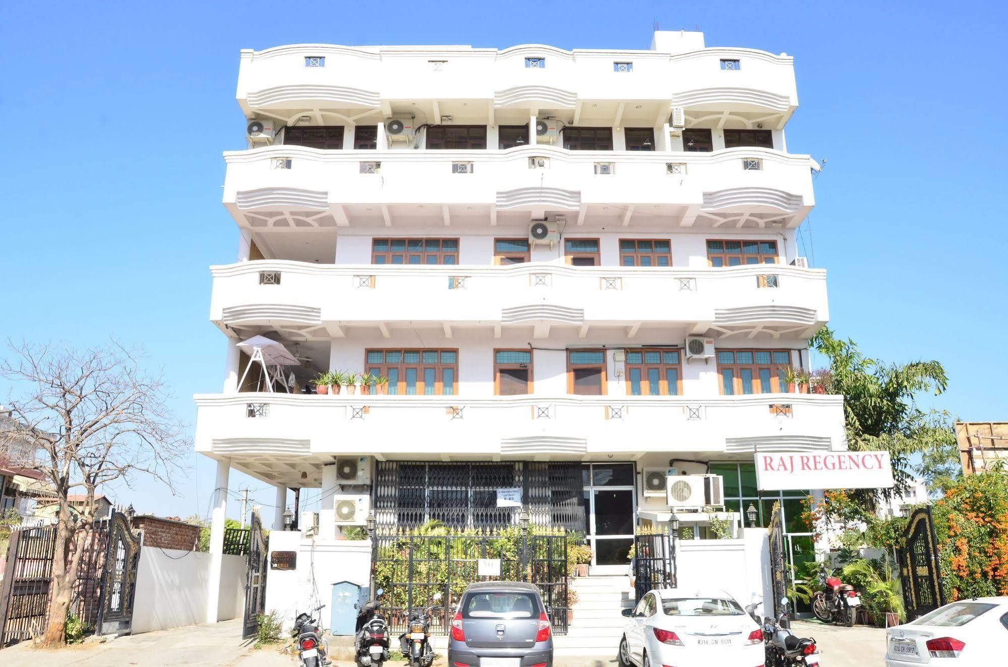Raj Regency Hotel Jaipur Bagian luar foto