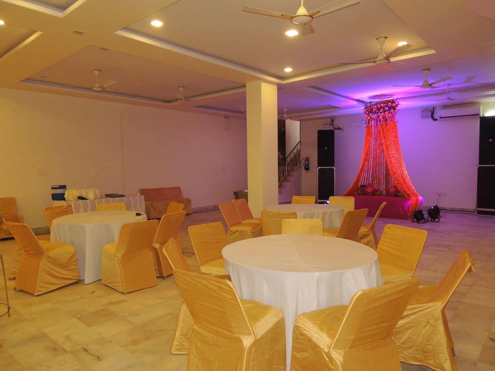 Raj Regency Hotel Jaipur Bagian luar foto