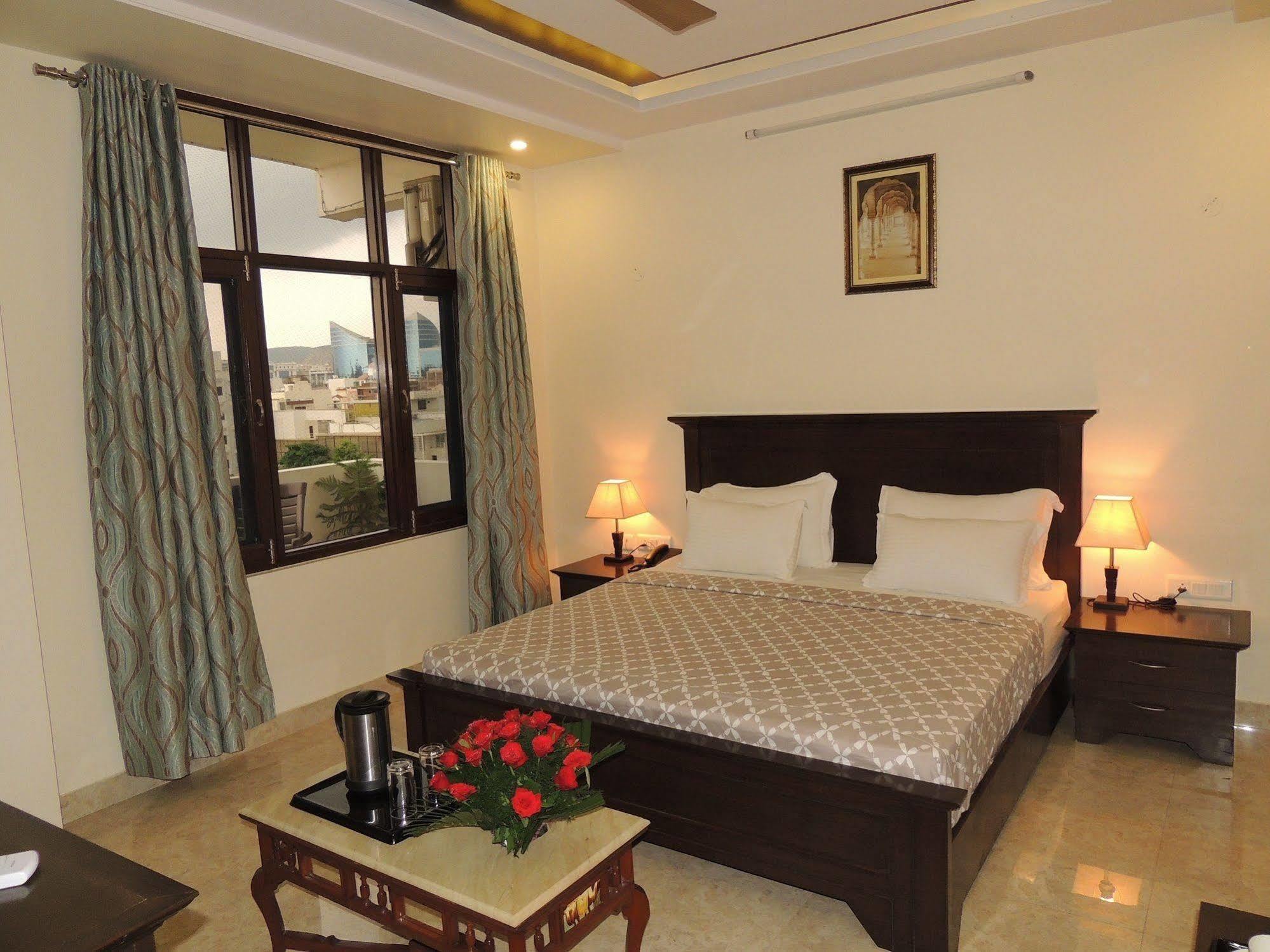 Raj Regency Hotel Jaipur Bagian luar foto