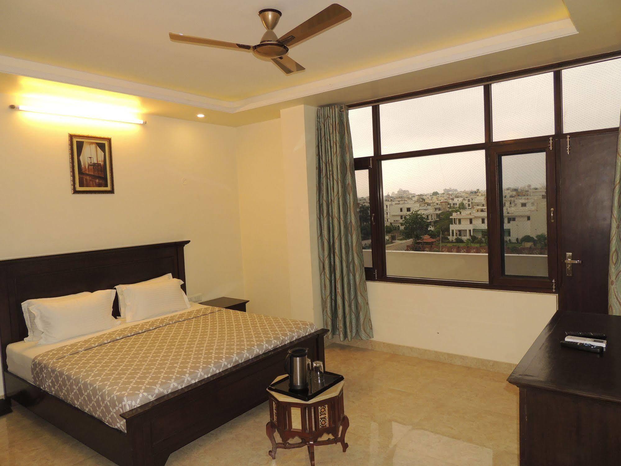 Raj Regency Hotel Jaipur Bagian luar foto