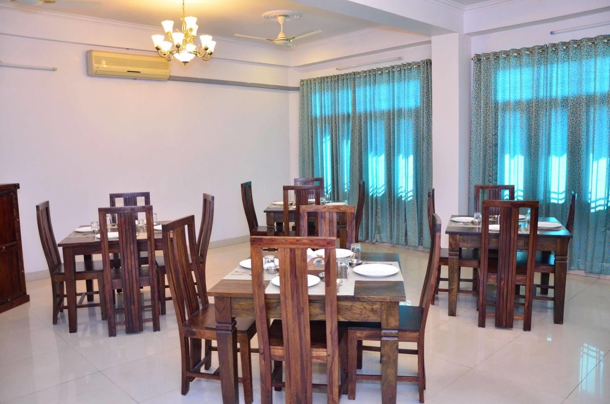 Raj Regency Hotel Jaipur Bagian luar foto